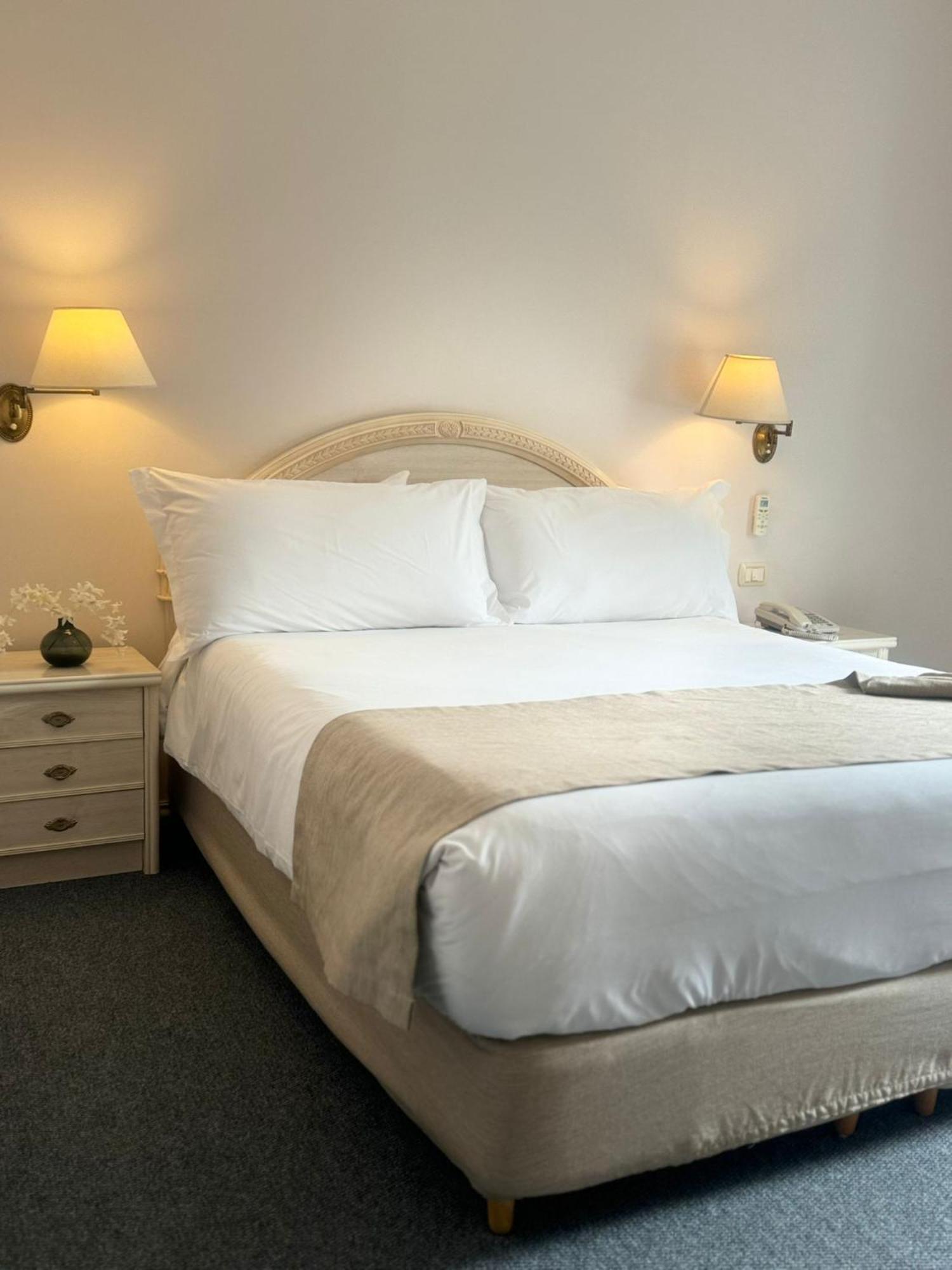 Parque Hotel Jean Clevers Punta del Este Exteriör bild A bed